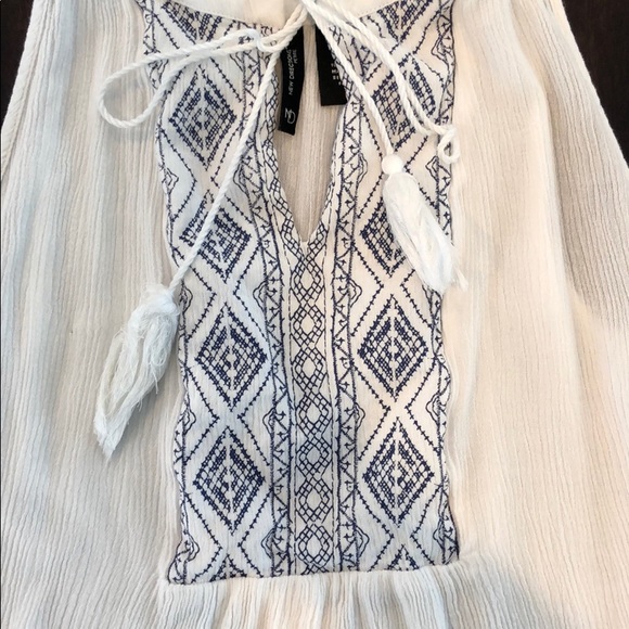 Petite embroidered tank top - Picture 2 of 4